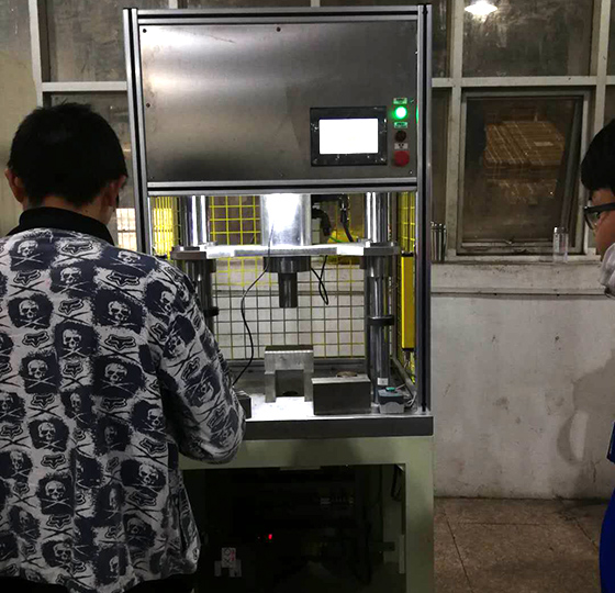 方大公司檢測沖擊鉆頭部硬質合金焊接強度
