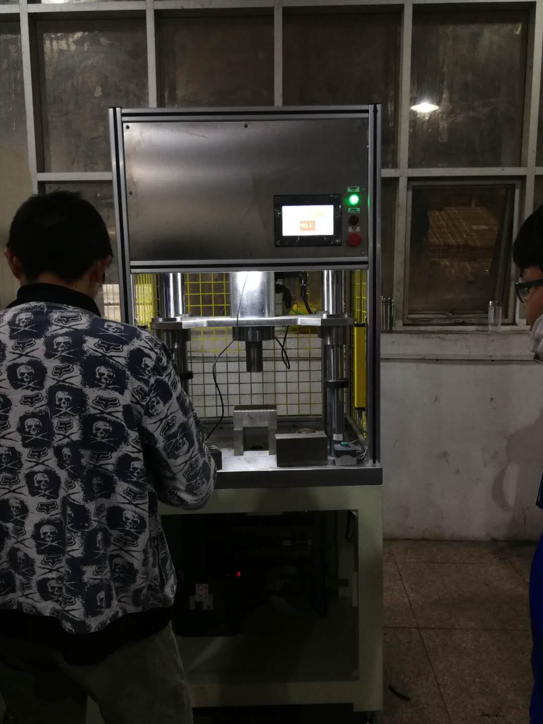 10噸立式伺服壓力機(jī)